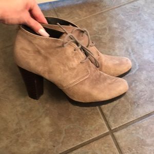 Giani Bernini booties in taupe